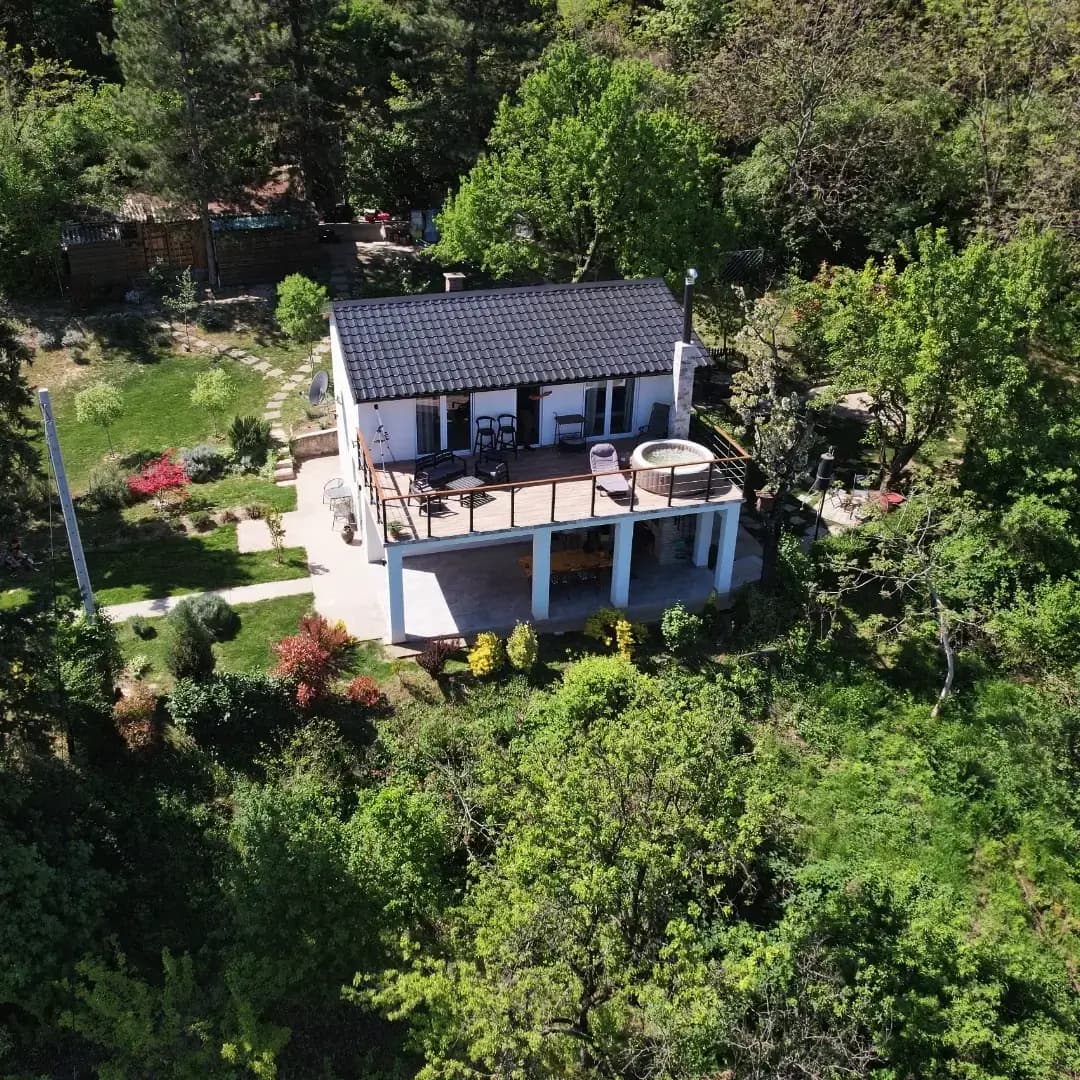 Pogled iz vazduha na objekat i okolinu uz Dunav